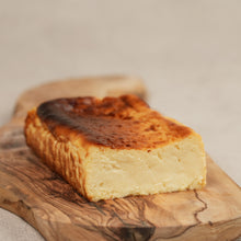 画像をギャラリービューアに読み込む, 大人のバスクチーズケーキ〜URLAR貴腐ワインと鹿児島産はちみつ入り〜【冷凍】