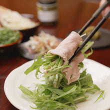 画像をギャラリービューアに読み込む, 【5~6食分】選べるつゆだれ!ゆず胡椒付き。高級かごしま黒豚「黒宝豚」しゃぶしゃぶセット 900g【冷凍】