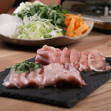 画像をギャラリービューアに読み込む, 【5~6食分】選べるつゆだれ!ゆず胡椒付き。高級かごしま黒豚「黒宝豚」しゃぶしゃぶセット 900g【冷凍】