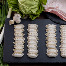 画像をギャラリービューアに読み込む, 高級かごしま黒豚 黒宝豚餃子【32個】【冷凍】