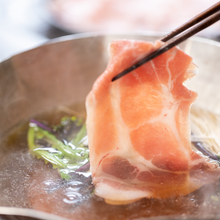 画像をギャラリービューアに読み込む, 【5~6食分】選べるつゆだれ!ゆず胡椒付き。高級かごしま黒豚「黒宝豚」しゃぶしゃぶセット 900g【冷凍】