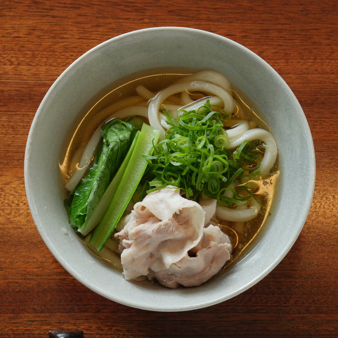 暑い夏のお手軽ごはんに♪さっぱり爽やか“黒宝豚の冷やしうどん”